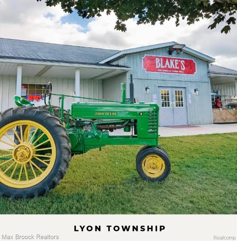 30153 Turtle Creek Circle Lyon Charter Township MI 48165