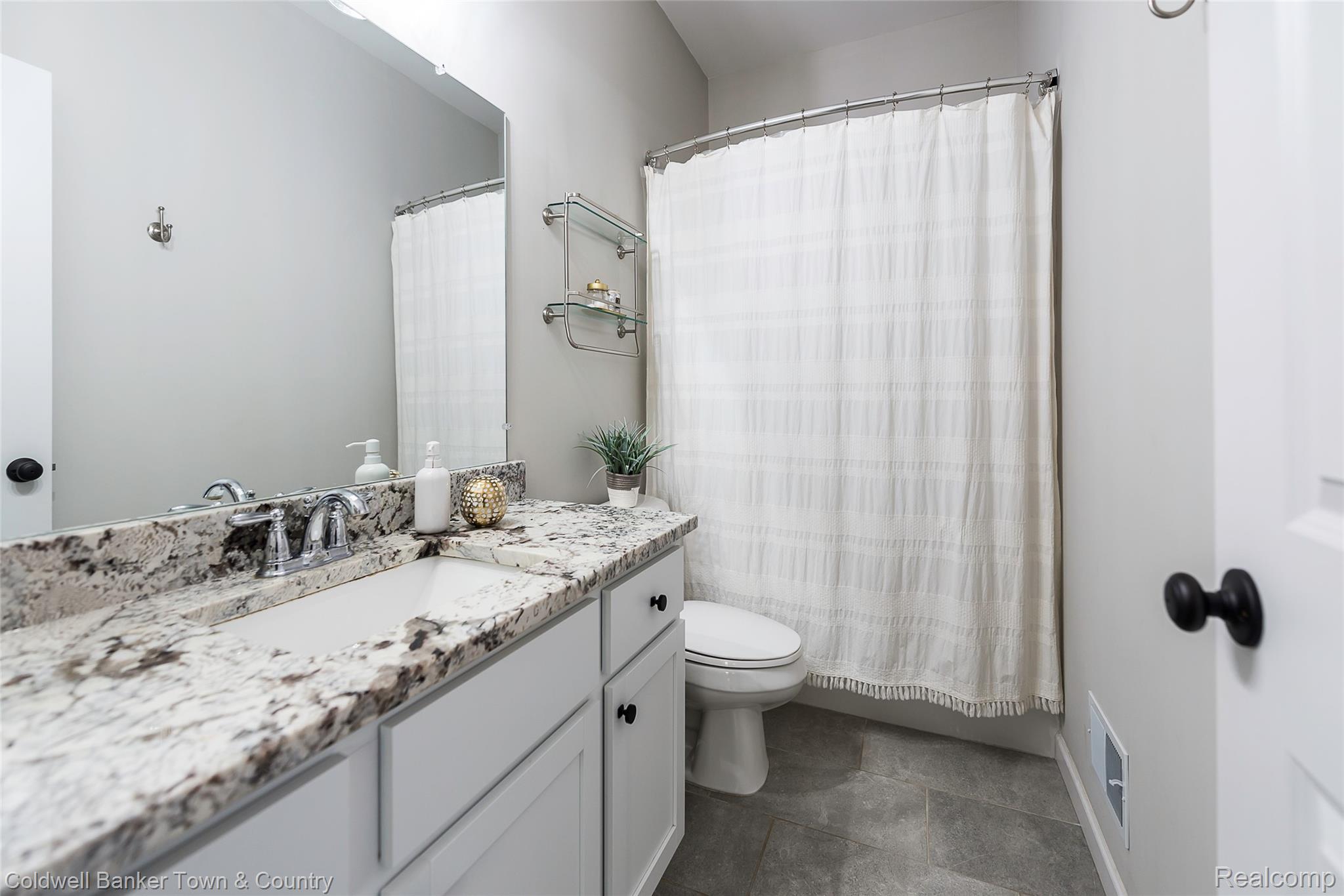 1293 Brighton Lake Road Brighton City MI 48116