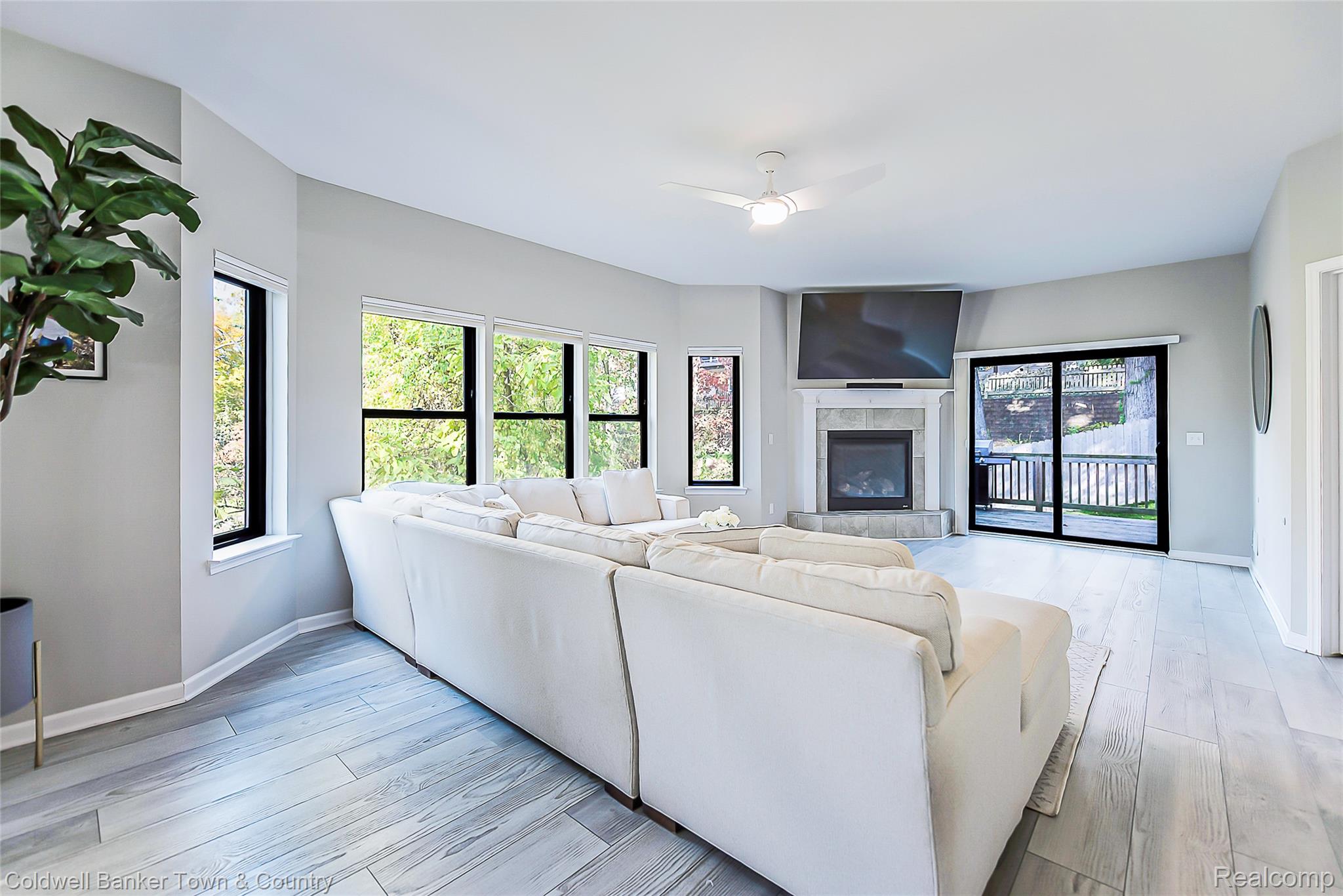 1293 Brighton Lake Road Brighton City MI 48116