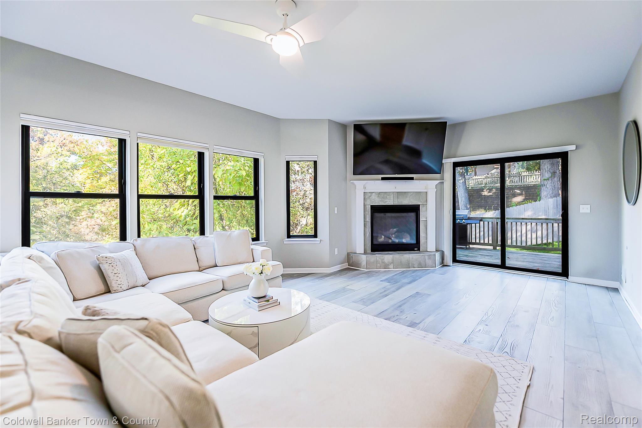 1293 Brighton Lake Road Brighton City MI 48116