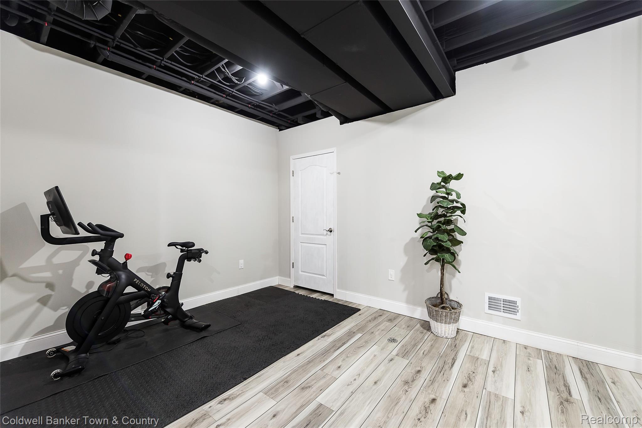 1293 Brighton Lake Road Brighton City MI 48116