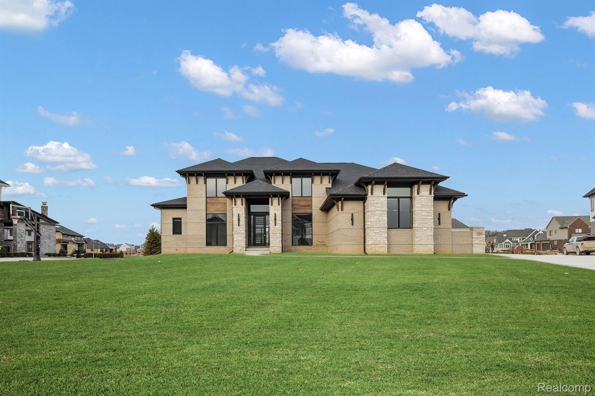 3818 Royal Berkshire Lane Oakland Charter Township MI 48363