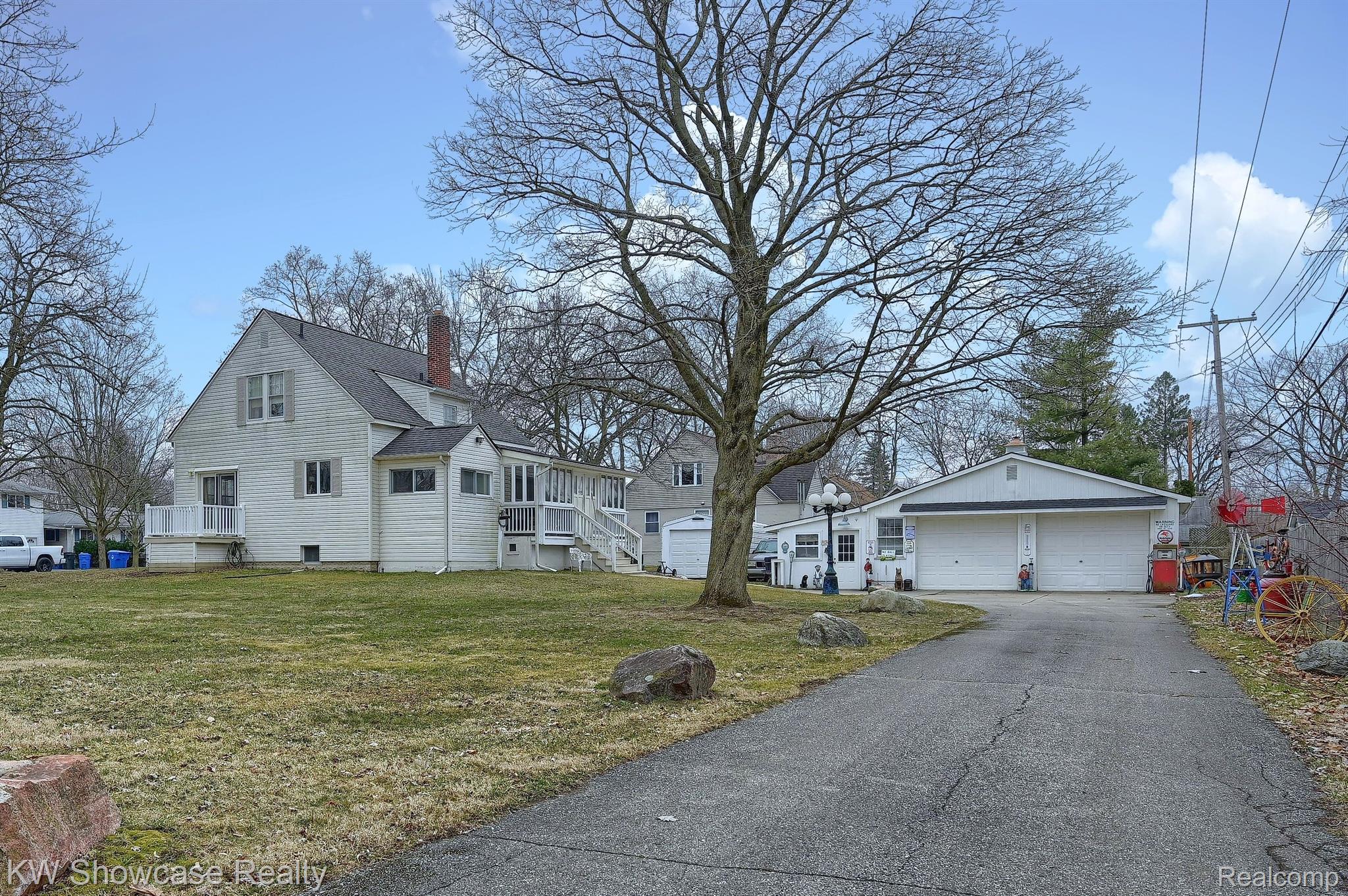 89 Clive Avenue Waterford Charter Township MI 48328