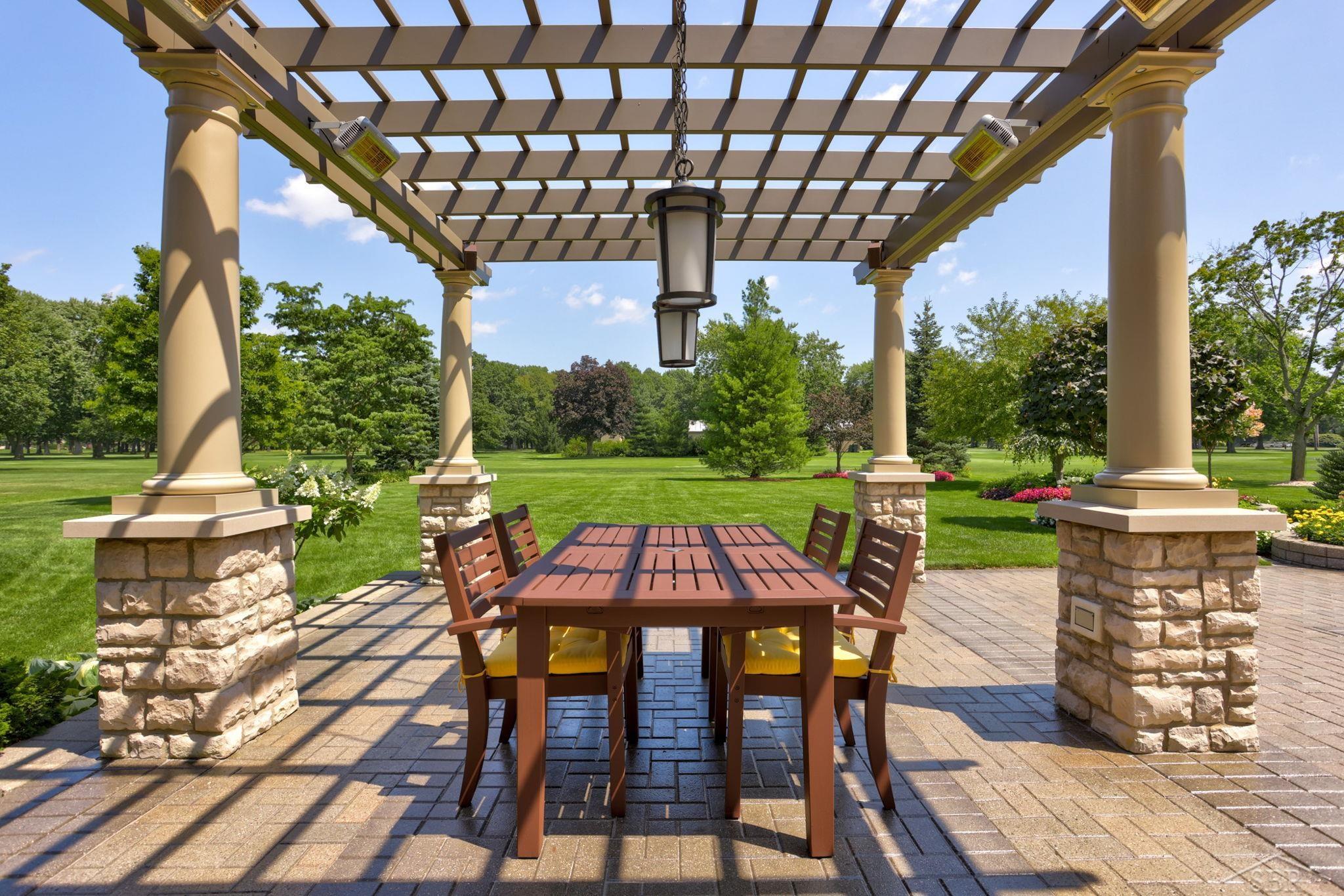 210 Golfview Drive Saginaw Charter Township MI 48638