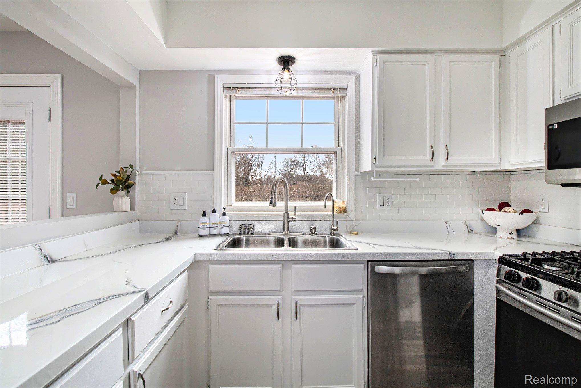 13428 Sequoia Lane Green Oak Township MI 48178