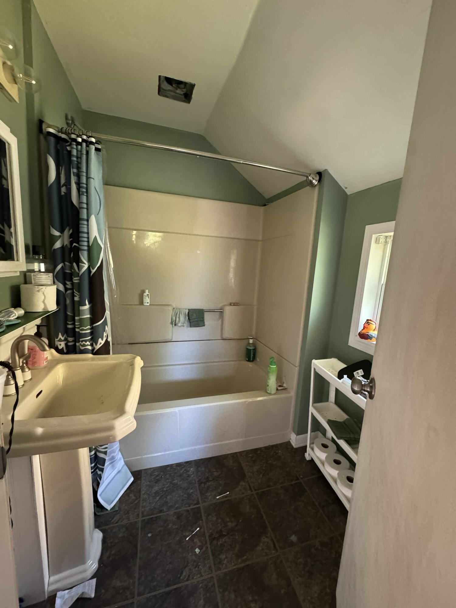 1035 Eastward Street Alma City MI 48801