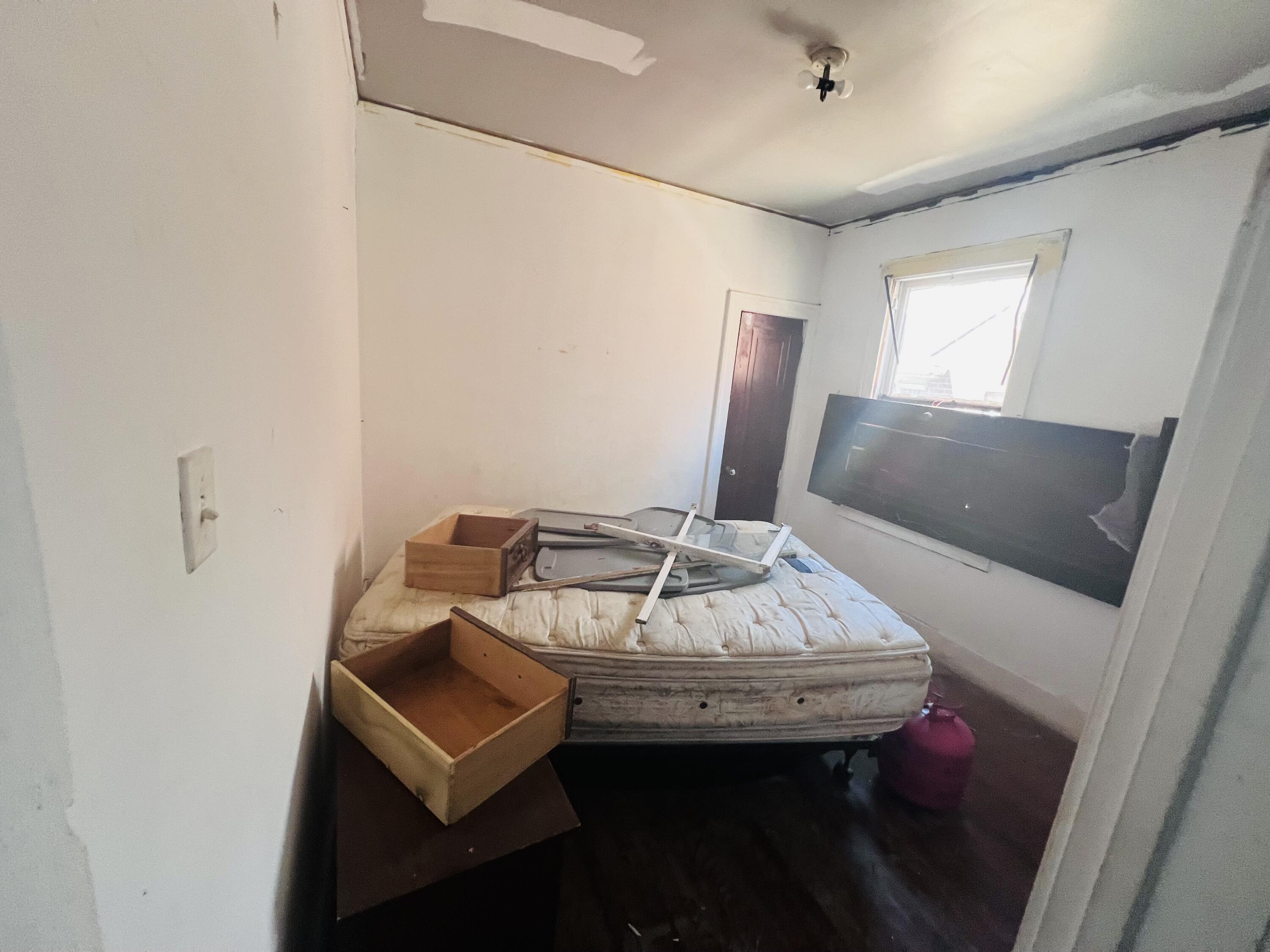 18040 Street Louis Avenue Detroit City MI 48234