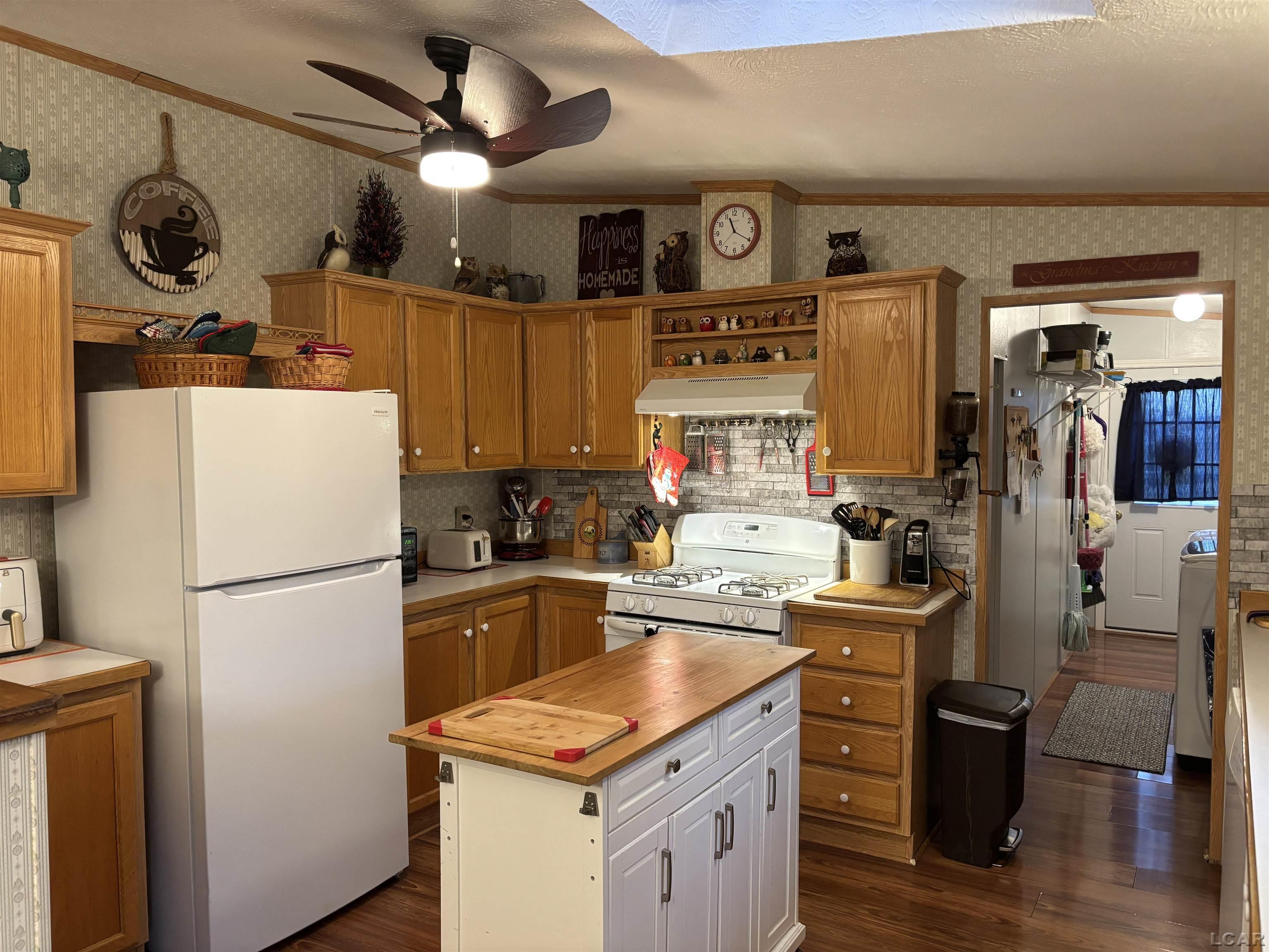 418 Birchwood Lot 195 Court Adrian City MI 49221