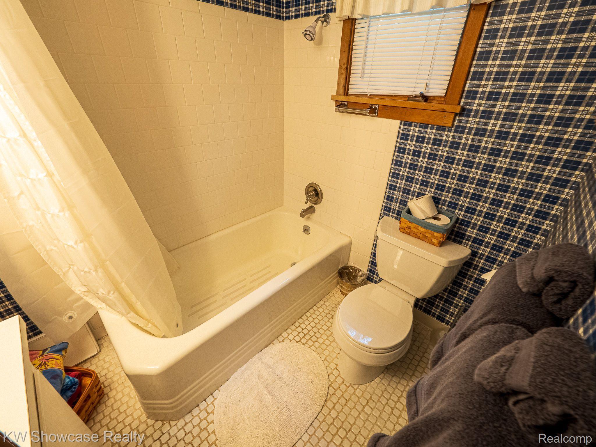 5146 Lower Shore Drive West Traverse Township MI 49740