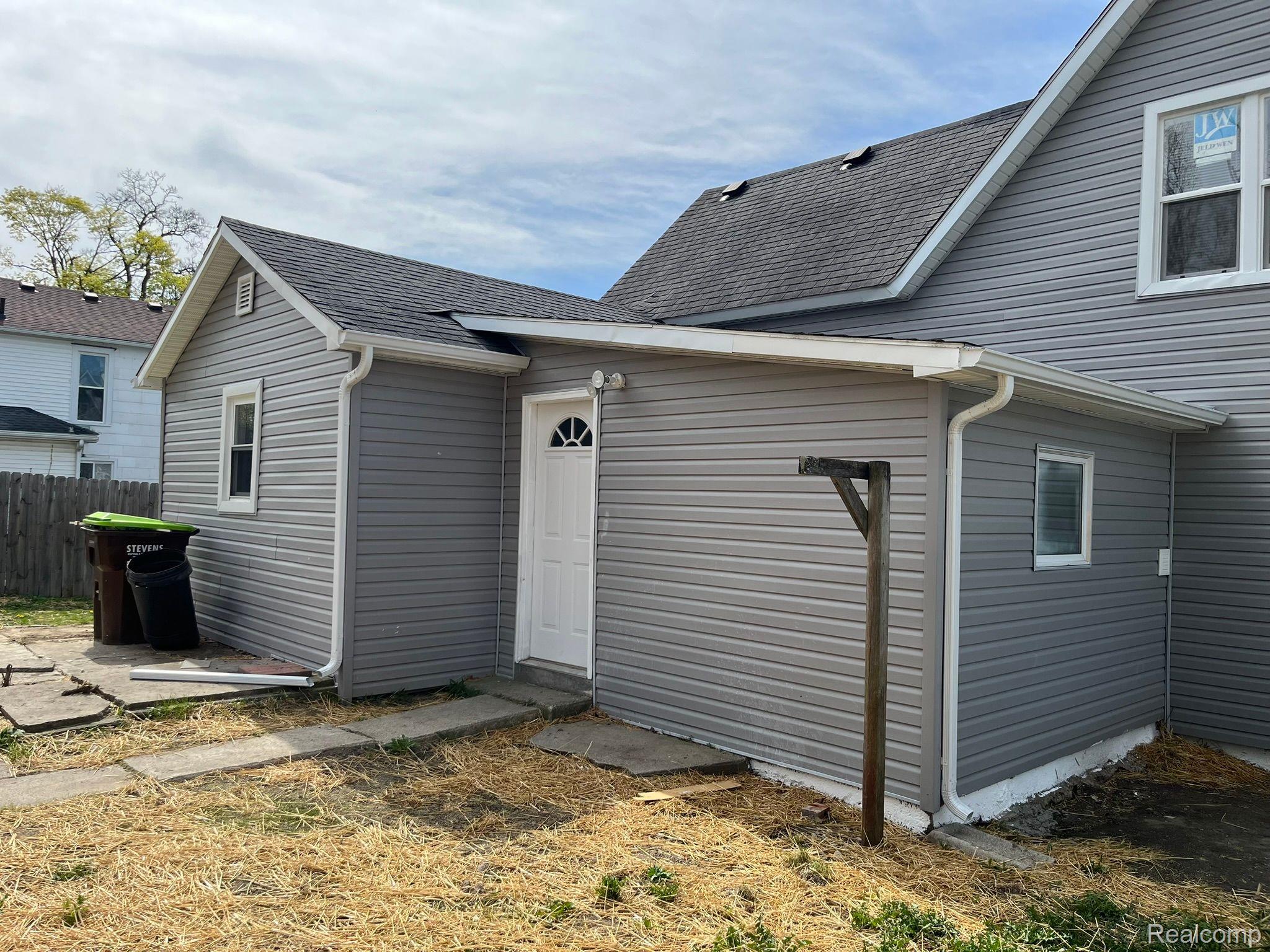 417 E Hunt Street Adrian City MI 49221