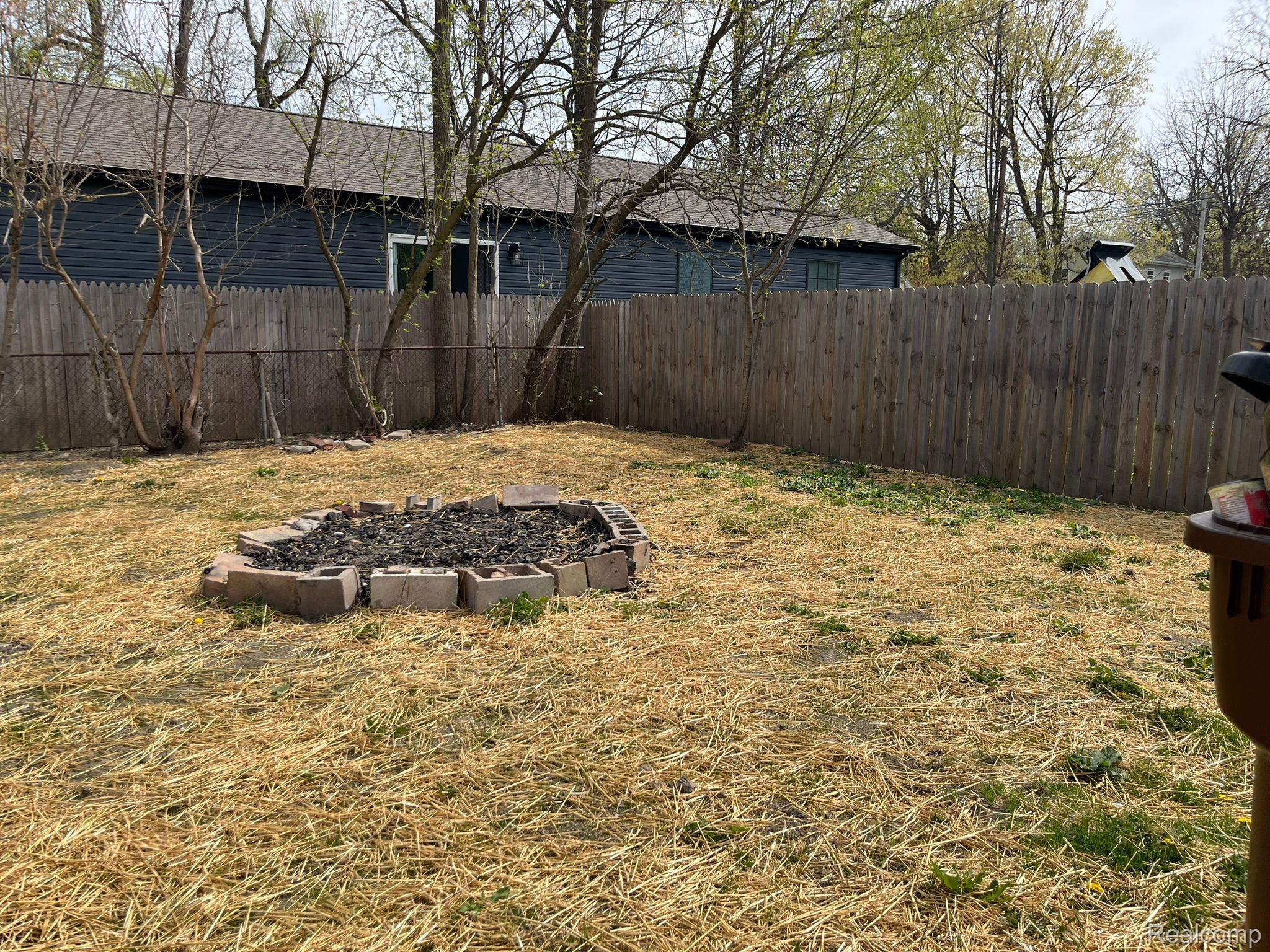 417 E Hunt Street Adrian City MI 49221