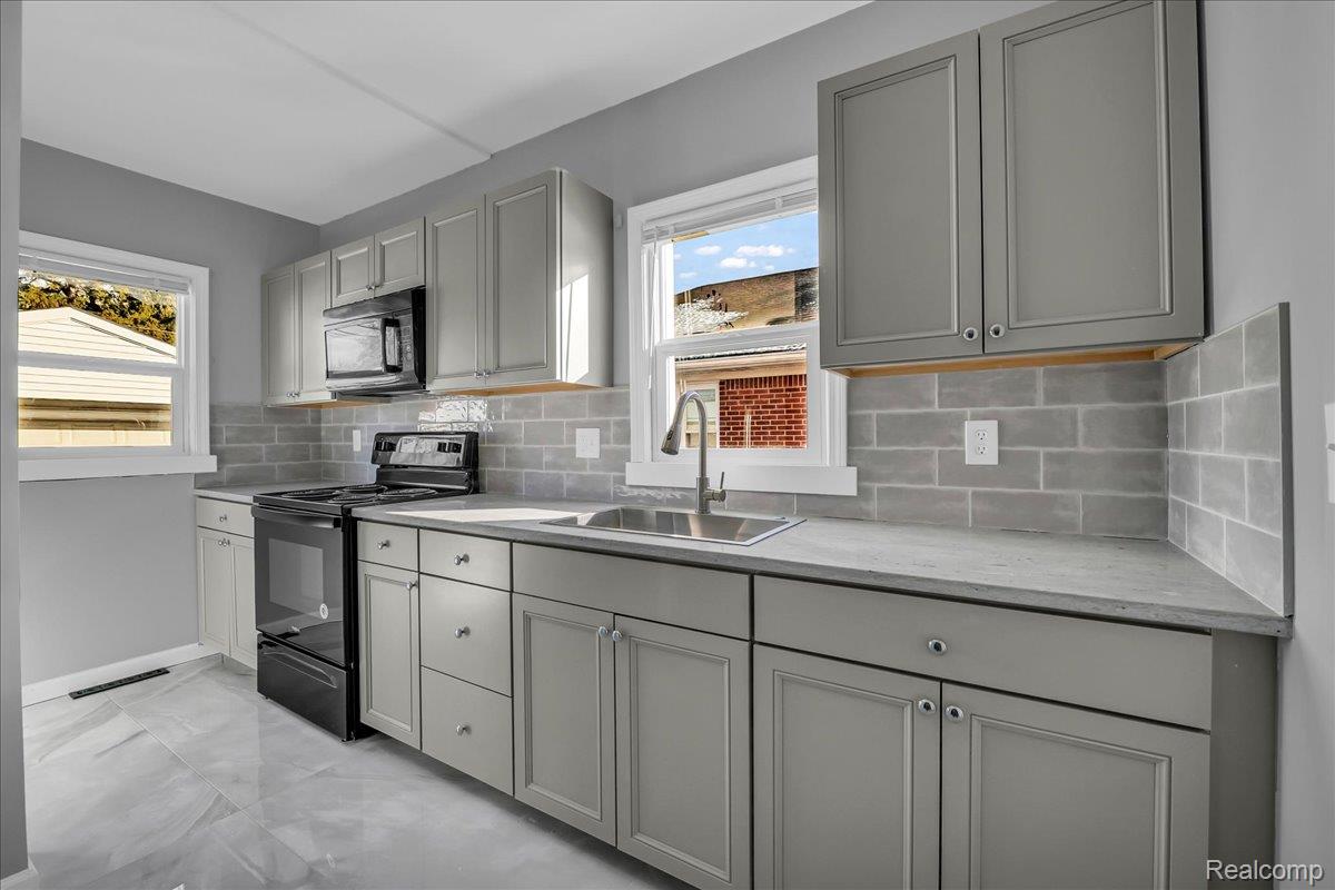 15776 Mclain Avenue Allen Park City MI 48101