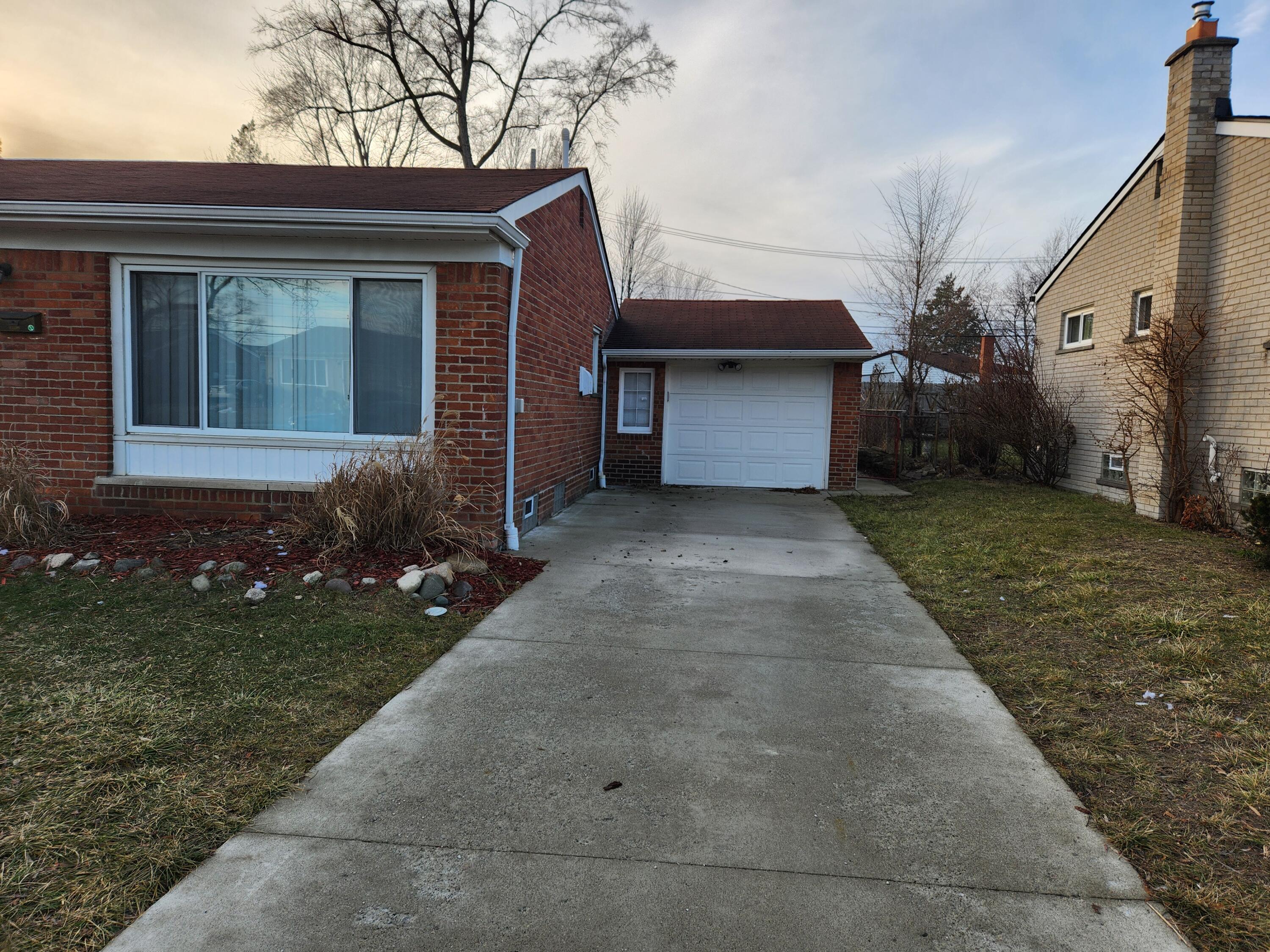 29121 Mark Avenue Madison Heights City MI 48071