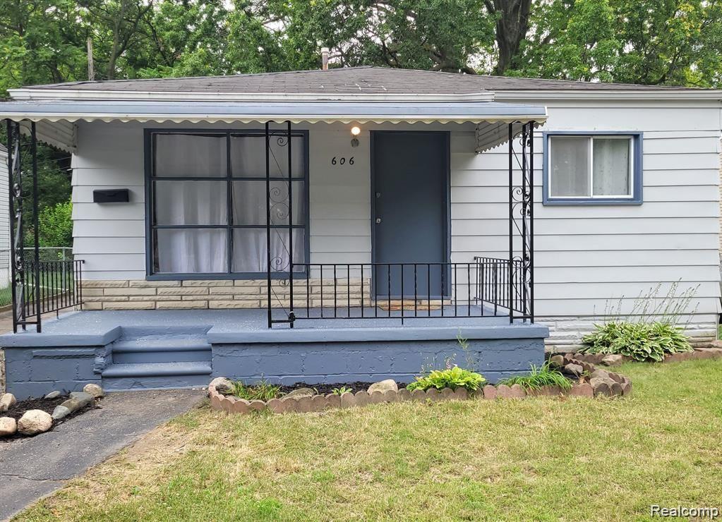 606 E Milton Avenue Hazel Park City MI 48030