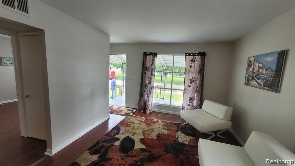 606 E Milton Avenue Hazel Park City MI 48030