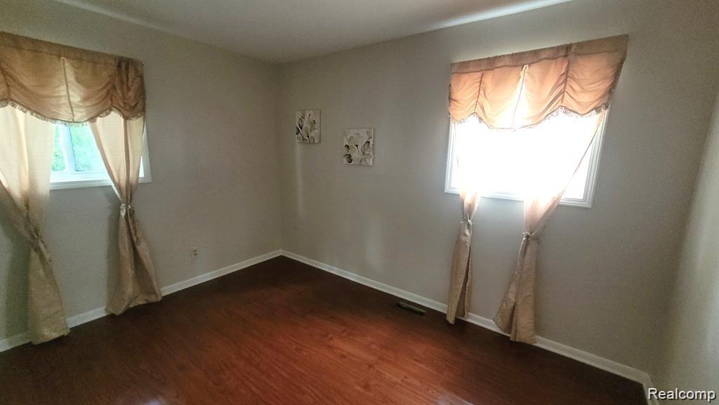 606 E Milton Avenue Hazel Park City MI 48030