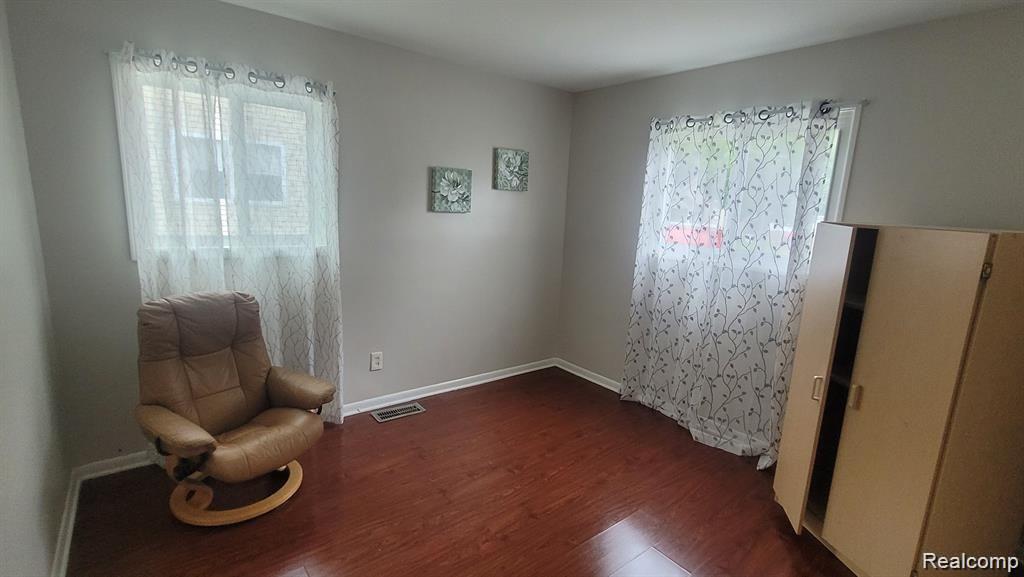 606 E Milton Avenue Hazel Park City MI 48030