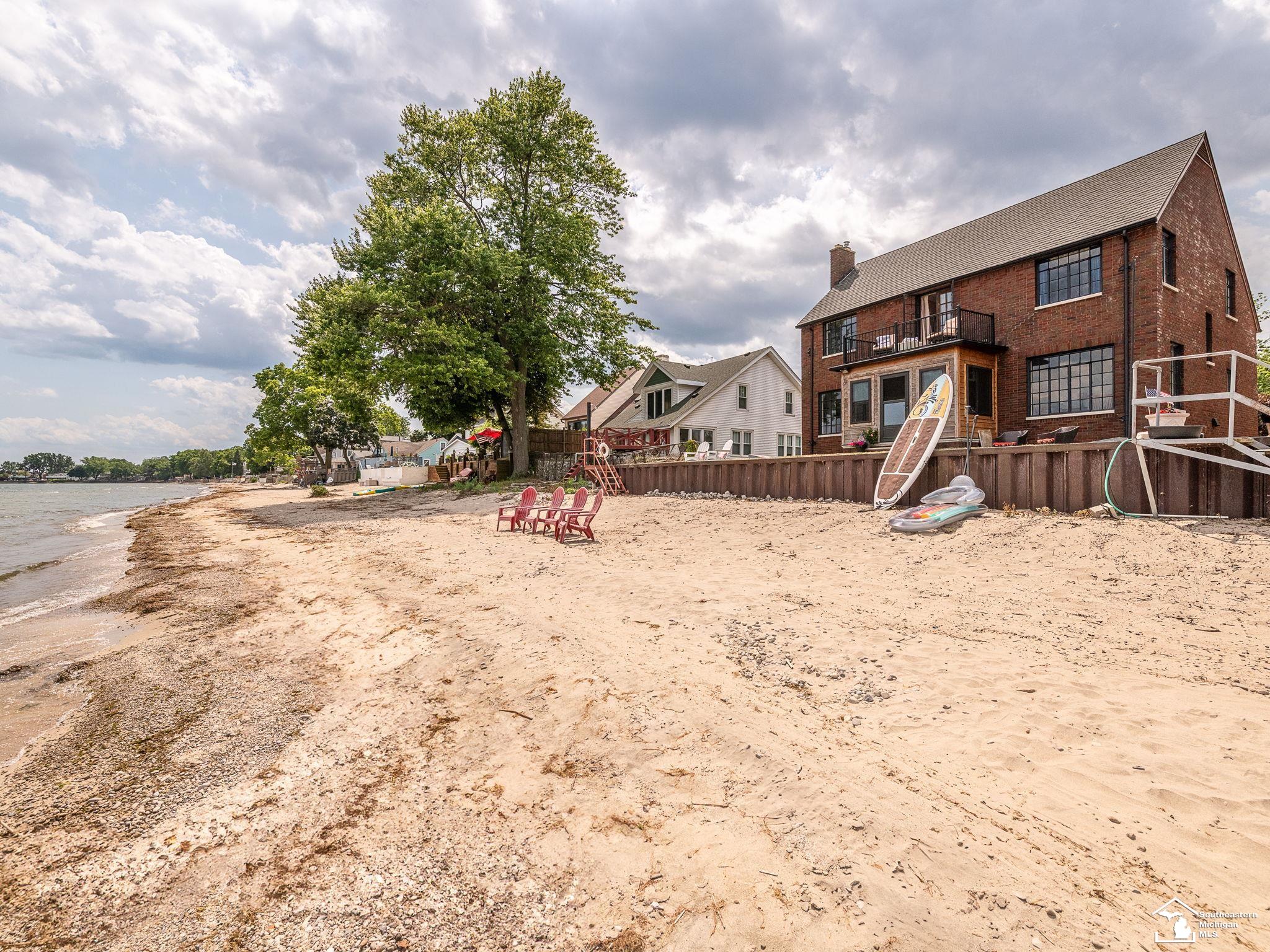 3880 Lakeshore Drive Frenchtown Township MI 48166