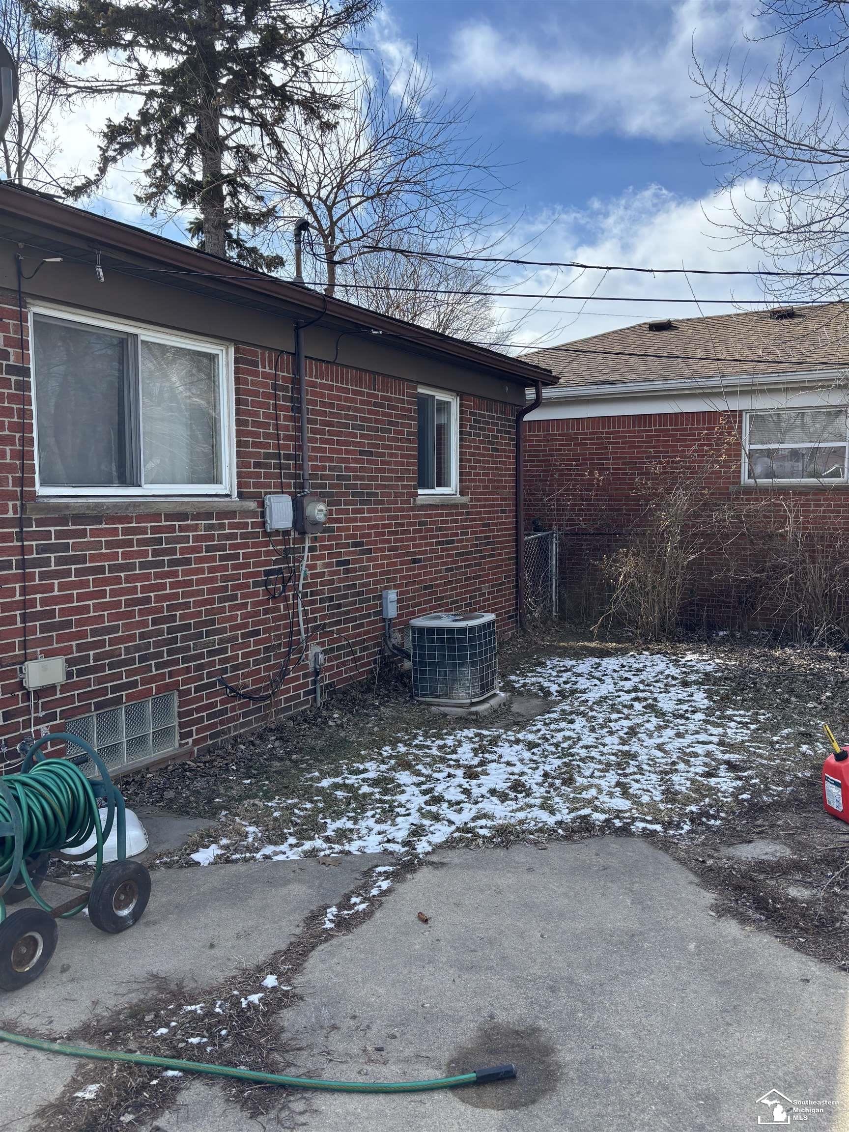 942 Farnham Avenue Lincoln Park City MI 48146