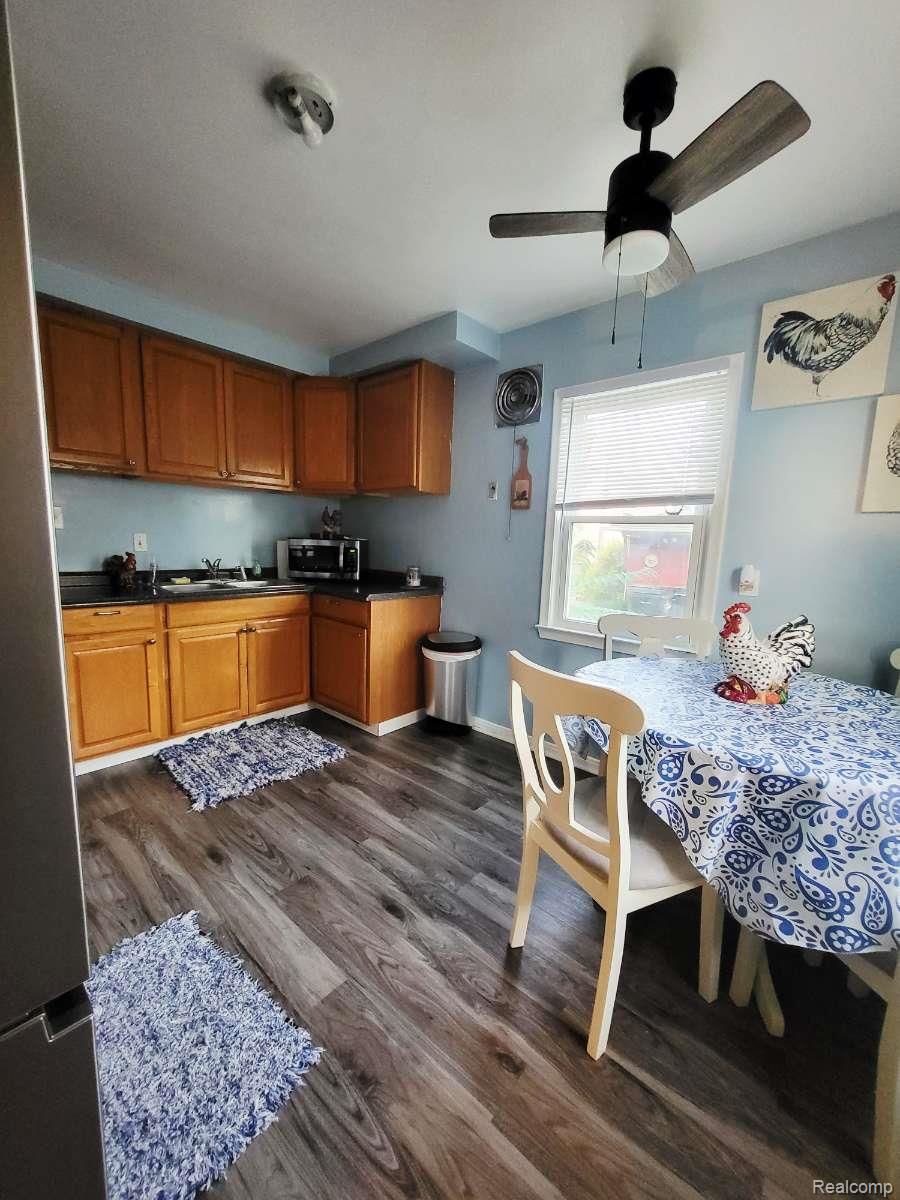 17439 Brody Avenue Allen Park City MI 48101