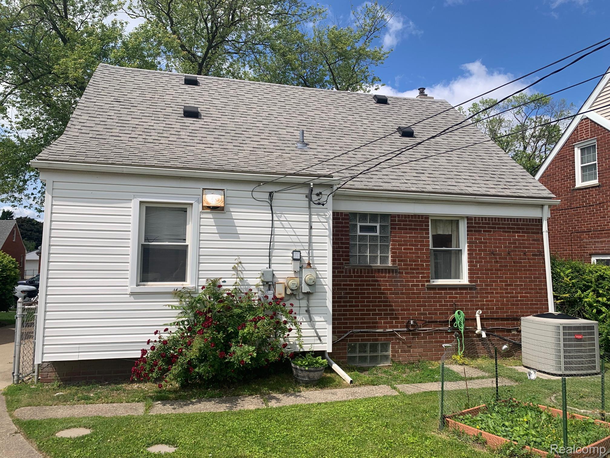 17439 Brody Avenue Allen Park City MI 48101