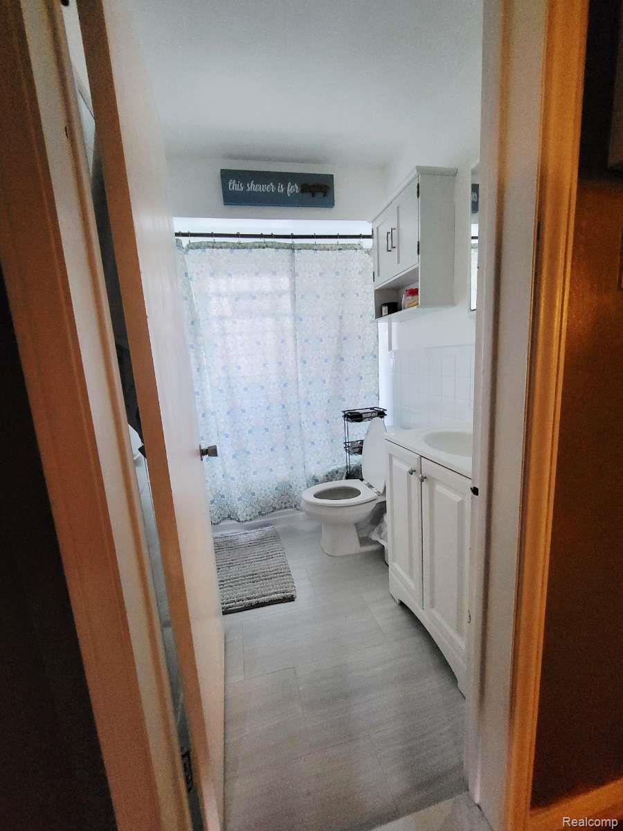 17439 Brody Avenue Allen Park City MI 48101