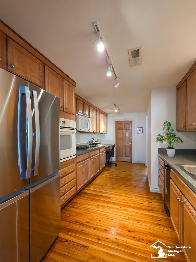 8 E Front Street Monroe City MI 48161