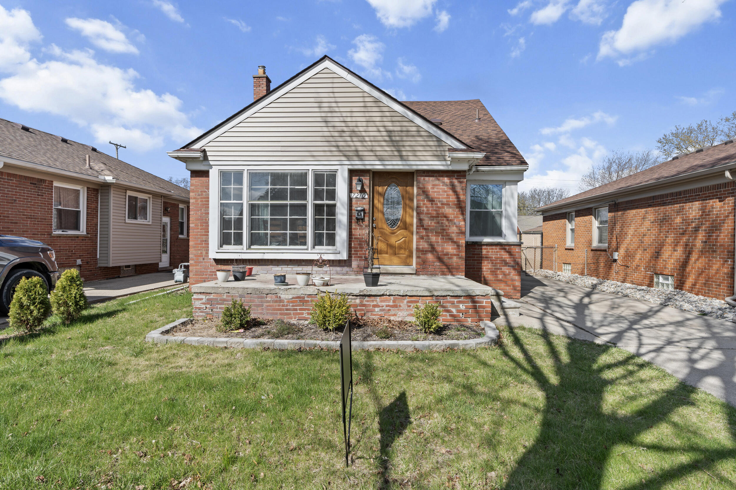 7210 Buckingham Avenue Avenue Allen Park City MI 48101