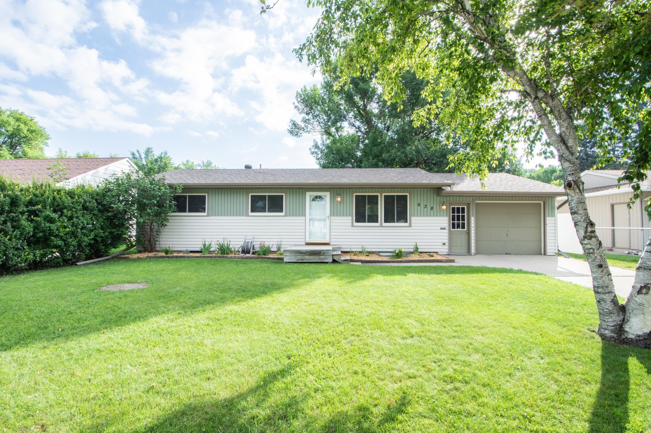638 Appletree Lane Moorhead MN 56560