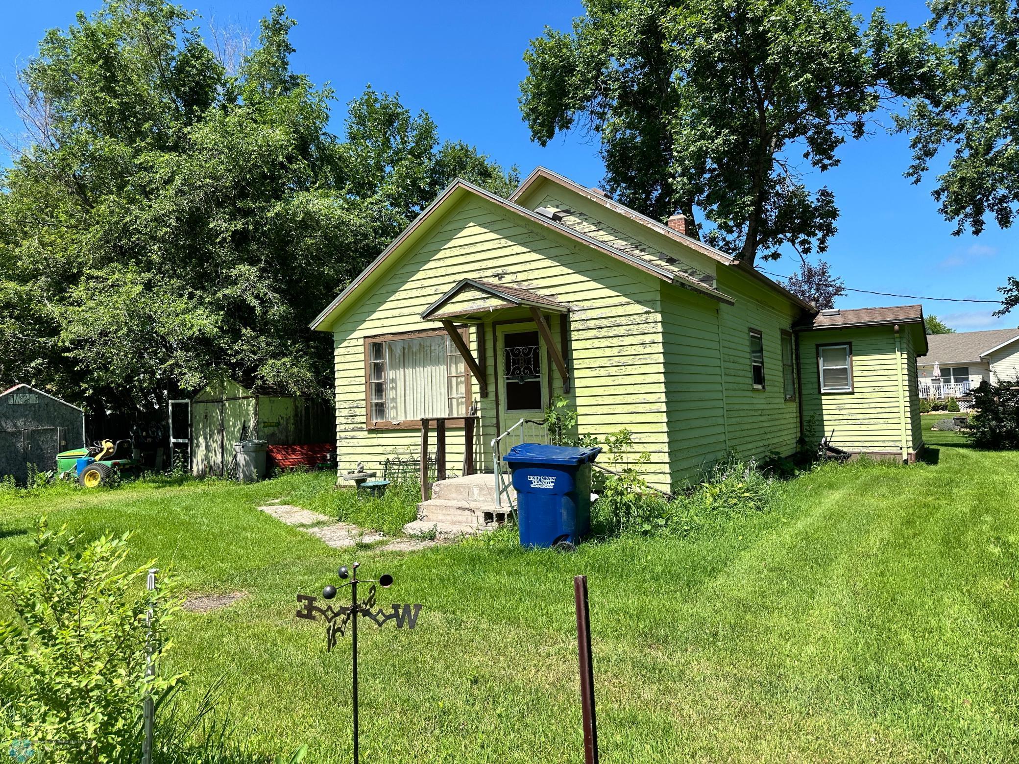 505 1st Avenue N Leonard ND 58052