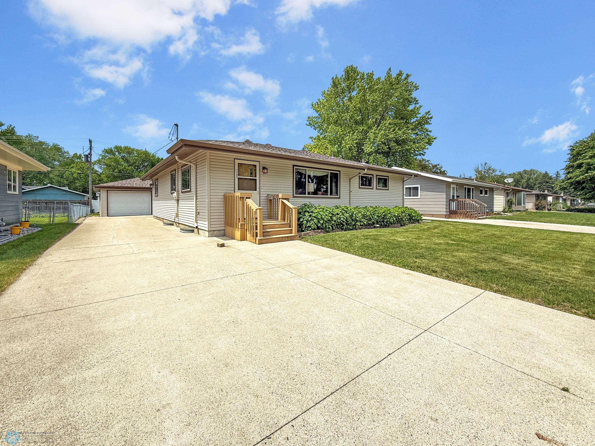 1737 14 1/2 Street S Fargo ND 58103