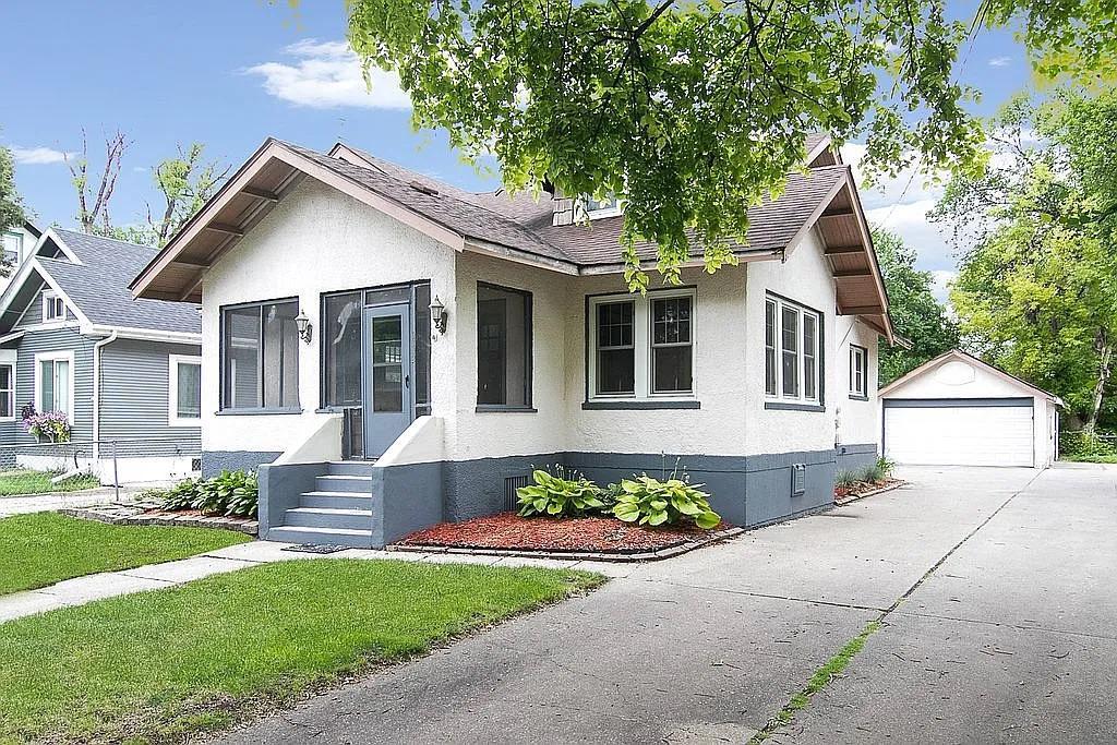 1112 University Drive S Fargo ND 58103
