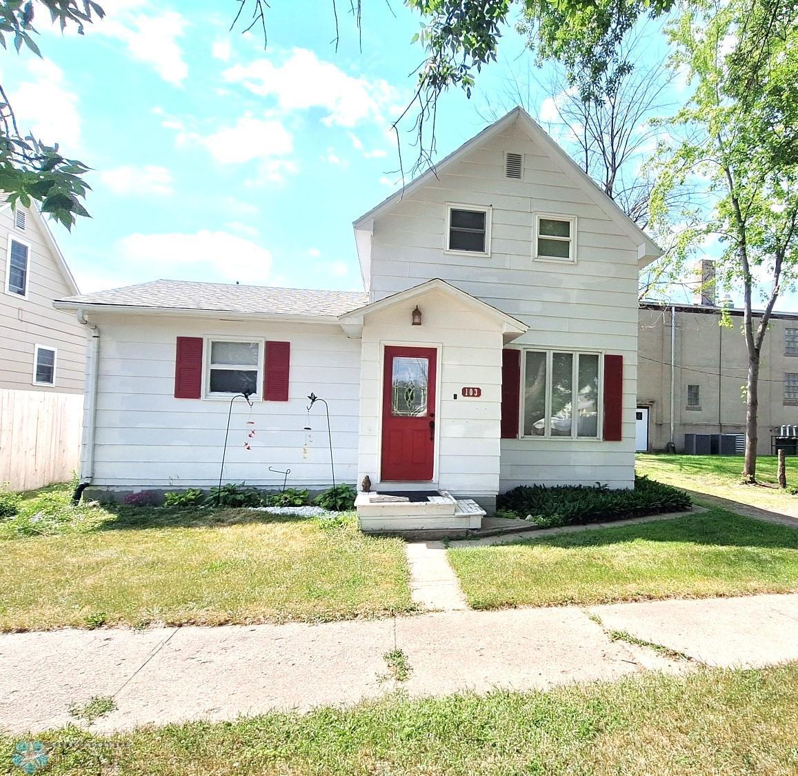 103 E 1st Avenue S Cavalier ND 58220