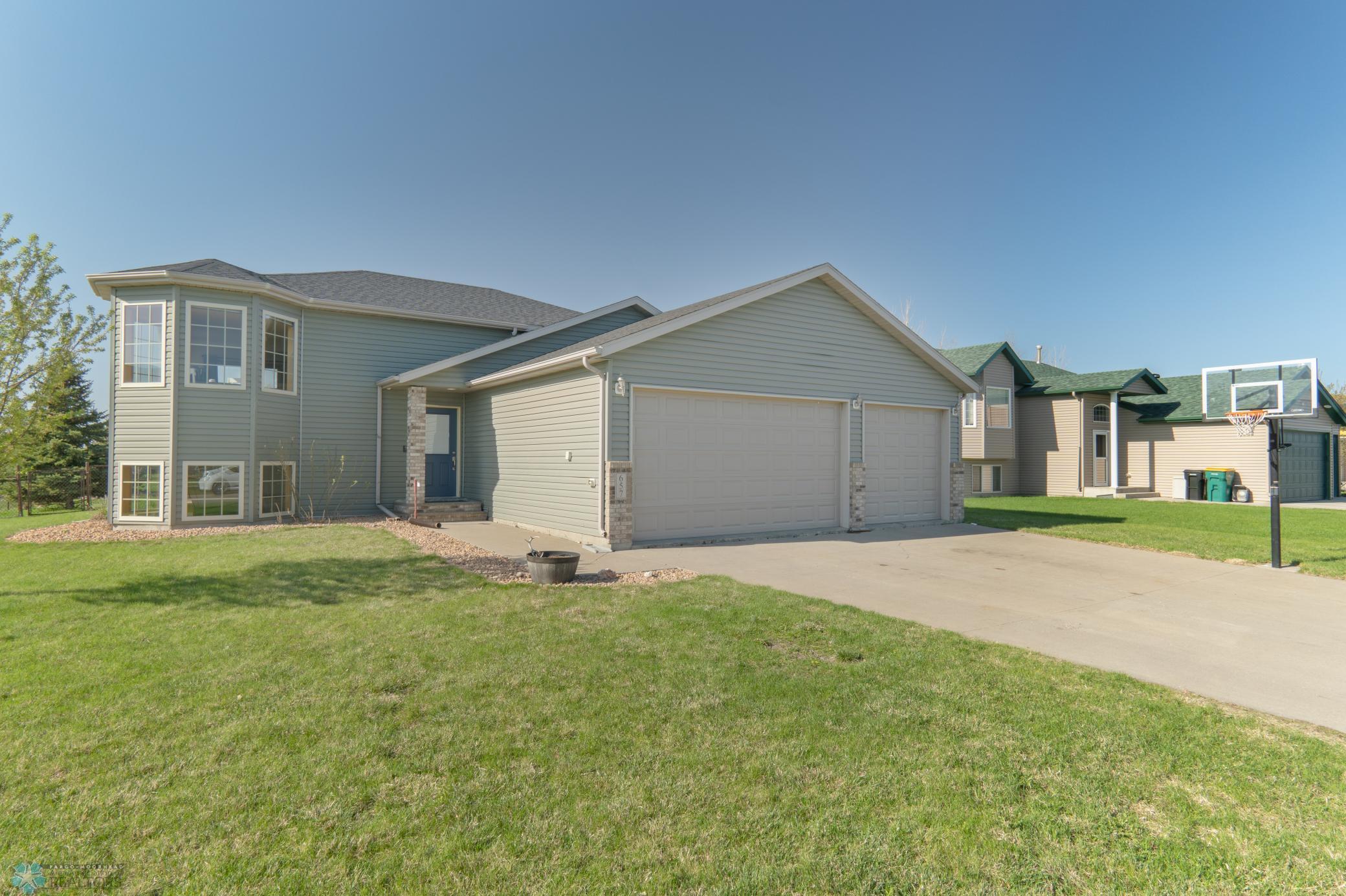 657 36th Avenue W West Fargo ND 58078