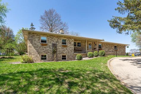 742 Sioux Lane Saint Peter MN 56082