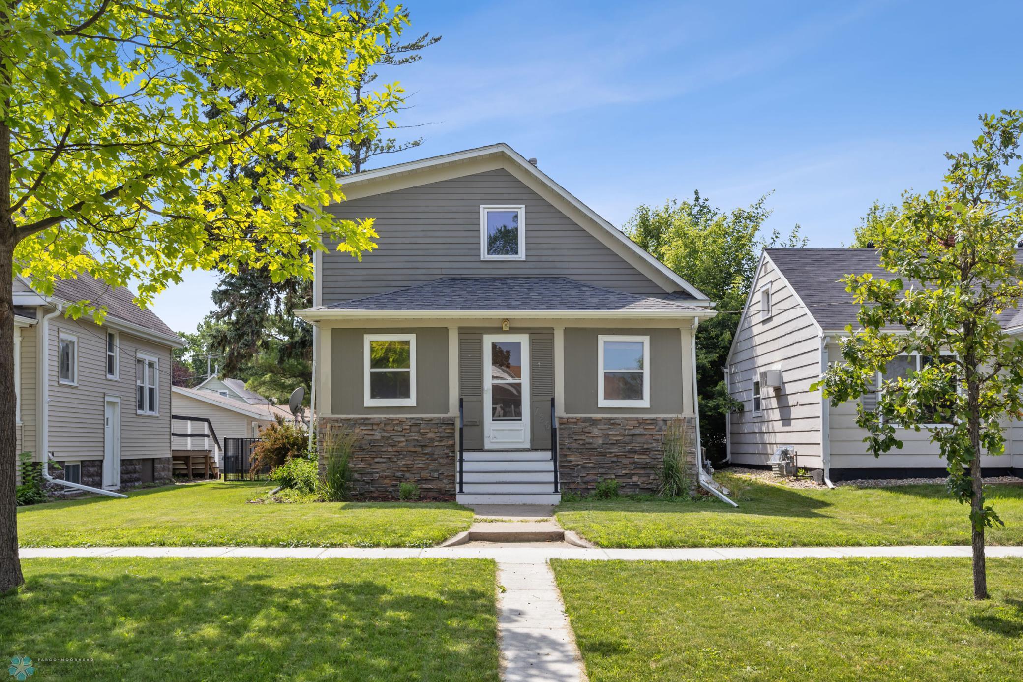 726 Oak Street N Fargo ND 58102