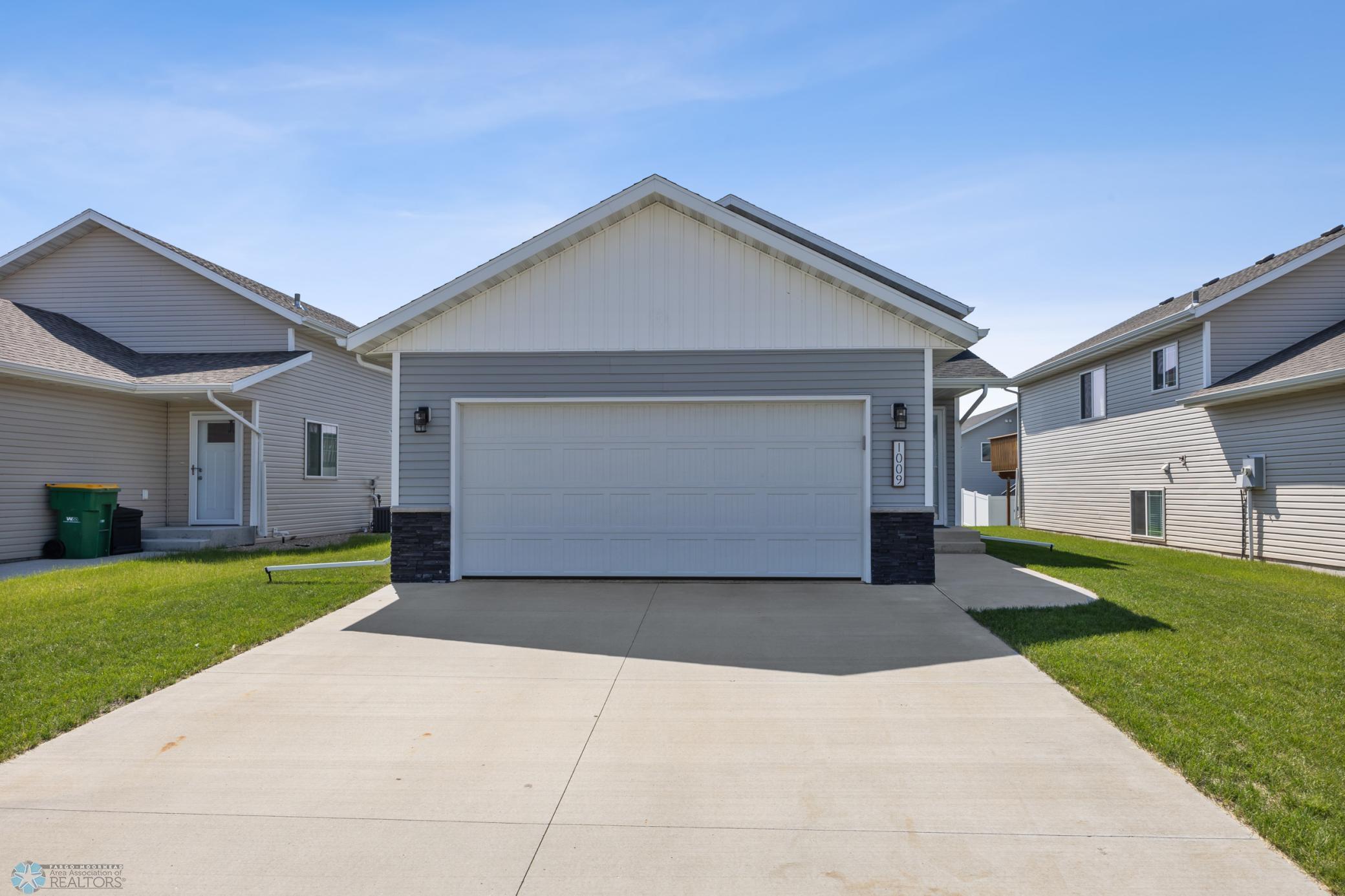 1009 Highland Lane W West Fargo ND 58078
