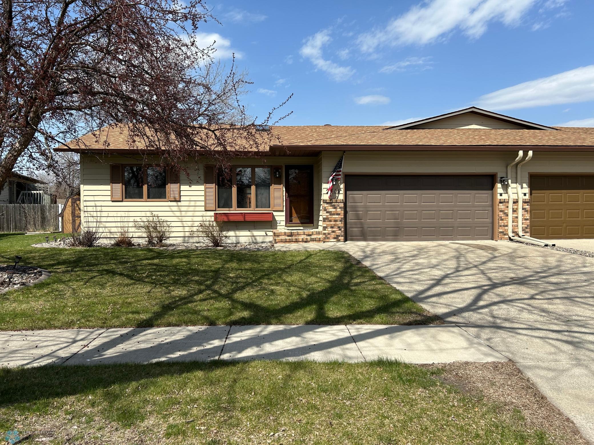 2315 26 1/2 Avenue S Fargo ND 58103