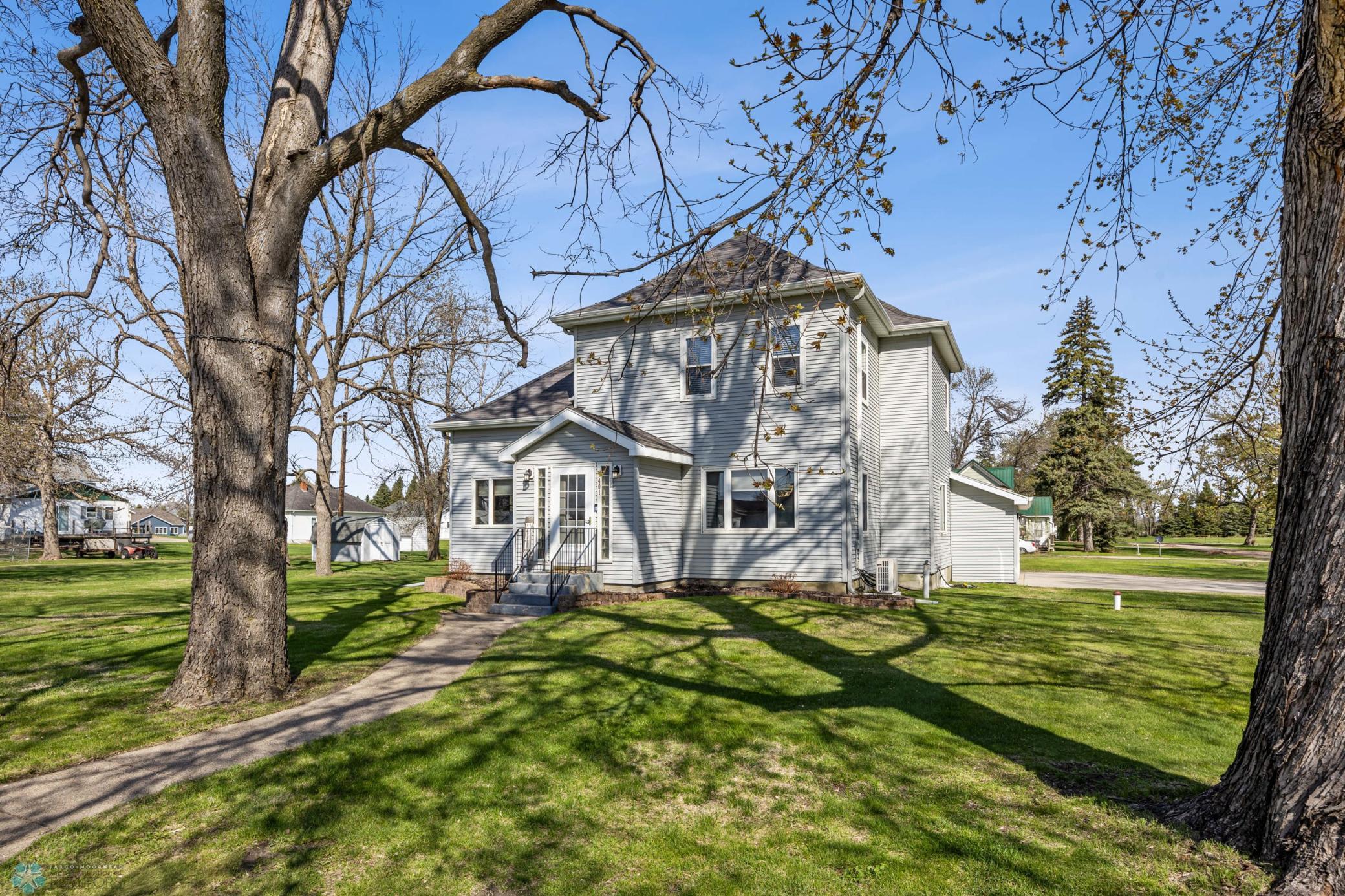 401 1st Avenue N Leonard ND 58052