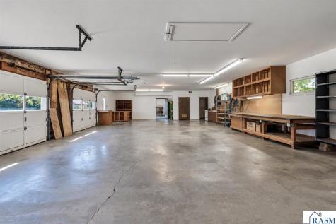 155 S Montgomery Avenue Le Center MN 56057