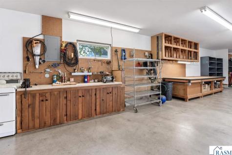 155 S Montgomery Avenue Le Center MN 56057