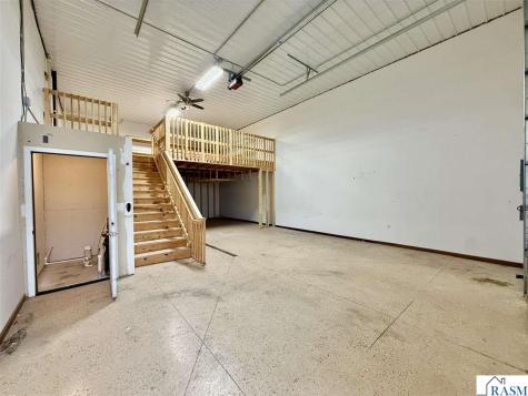 1064 S Victory Drive Mankato MN 56001