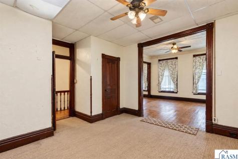 123 N Minnesota Street New Ulm MN 56073-999