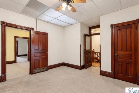 123 N Minnesota Street New Ulm MN 56073-999