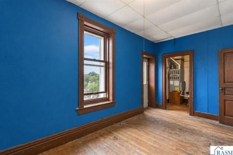 123 N Minnesota Street New Ulm MN 56073-999