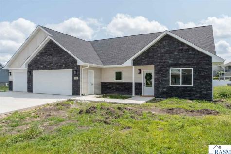 148 Hidden Oaks Circle Mankato MN 56001