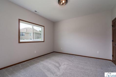 148 Hidden Oaks Circle Mankato MN 56001