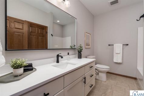 148 Hidden Oaks Circle Mankato MN 56001