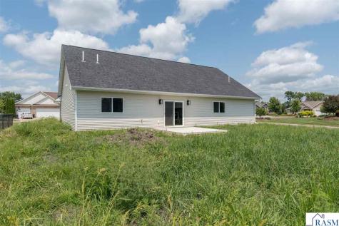 148 Hidden Oaks Circle Mankato MN 56001