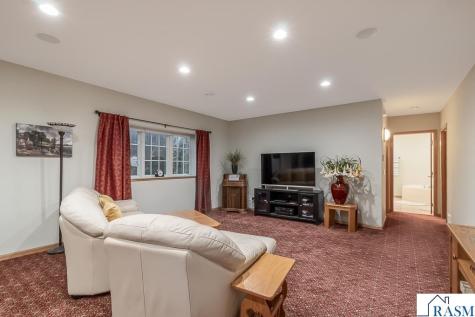 2142 Arlington Lane North Mankato MN 56003